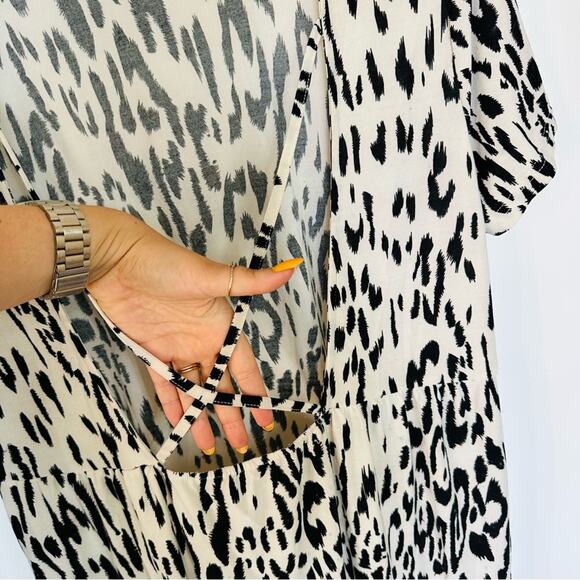 SOMEDAYS LOVIN REVOLVE Black White Abstract Print Tunic Open Shift Shirt Dress M - Picture 5 of 9